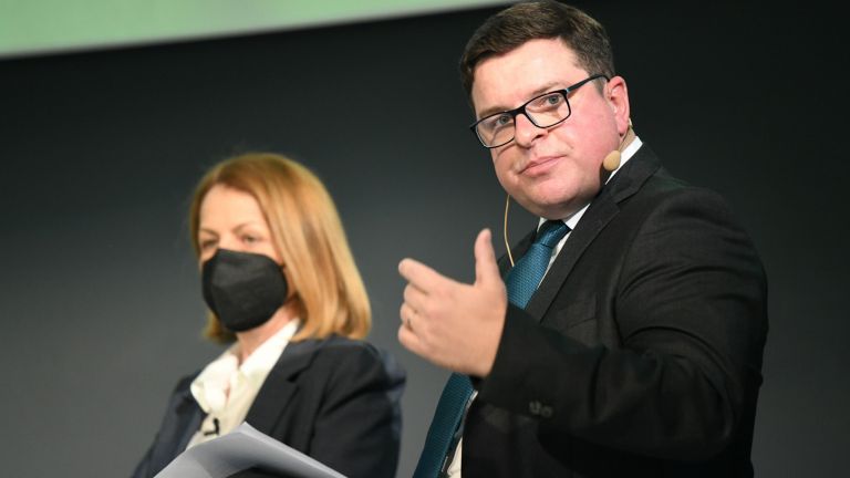 Светът е вперил поглед в шотландския град Глазгоу, където в