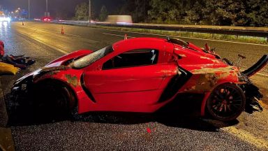 Луксозен автомобил с българска регистрация катастрофира на магистрала в Чехия