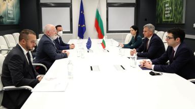 След своето участие в организираната от Dir bg и 3E news конференция