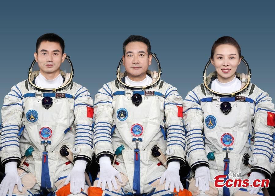Екипажът на "Шънчжоу-13"