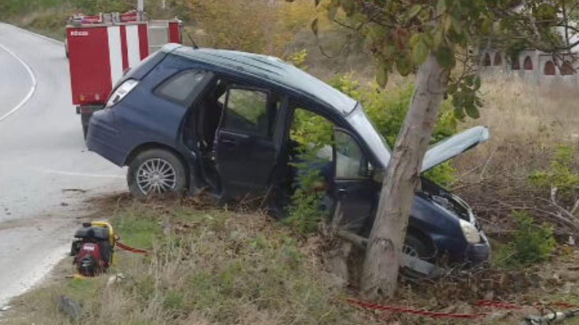 Мъж загина при тежка катастрофа между кола и автобус край Варна