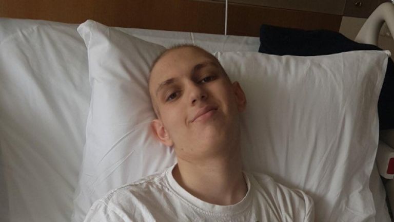 15-годишният Николай Витанов, който бе диагностициран с остеосарком (рак на
