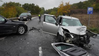 Двама души пострадаха при тежка катастрофа до хасковското село Козлец