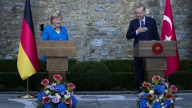 Расизмът ислямофобията ксенофобията и дискриминацията остават основният проблем за турската