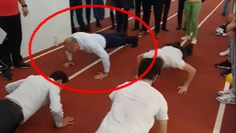 Rumen Radev did 50 push-ups in 1 minute (video)