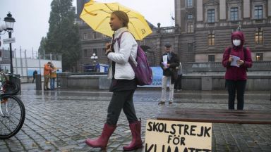 Шведската климатична активистка Грета Тунберг изненада публиката на концерт в