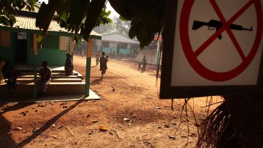 Руски наемници от частната група Вагнер изместват държавните власти в