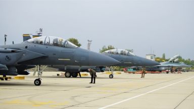 Екипажи на F 15E се пребазираха в авиобаза Граф Игнатиево за