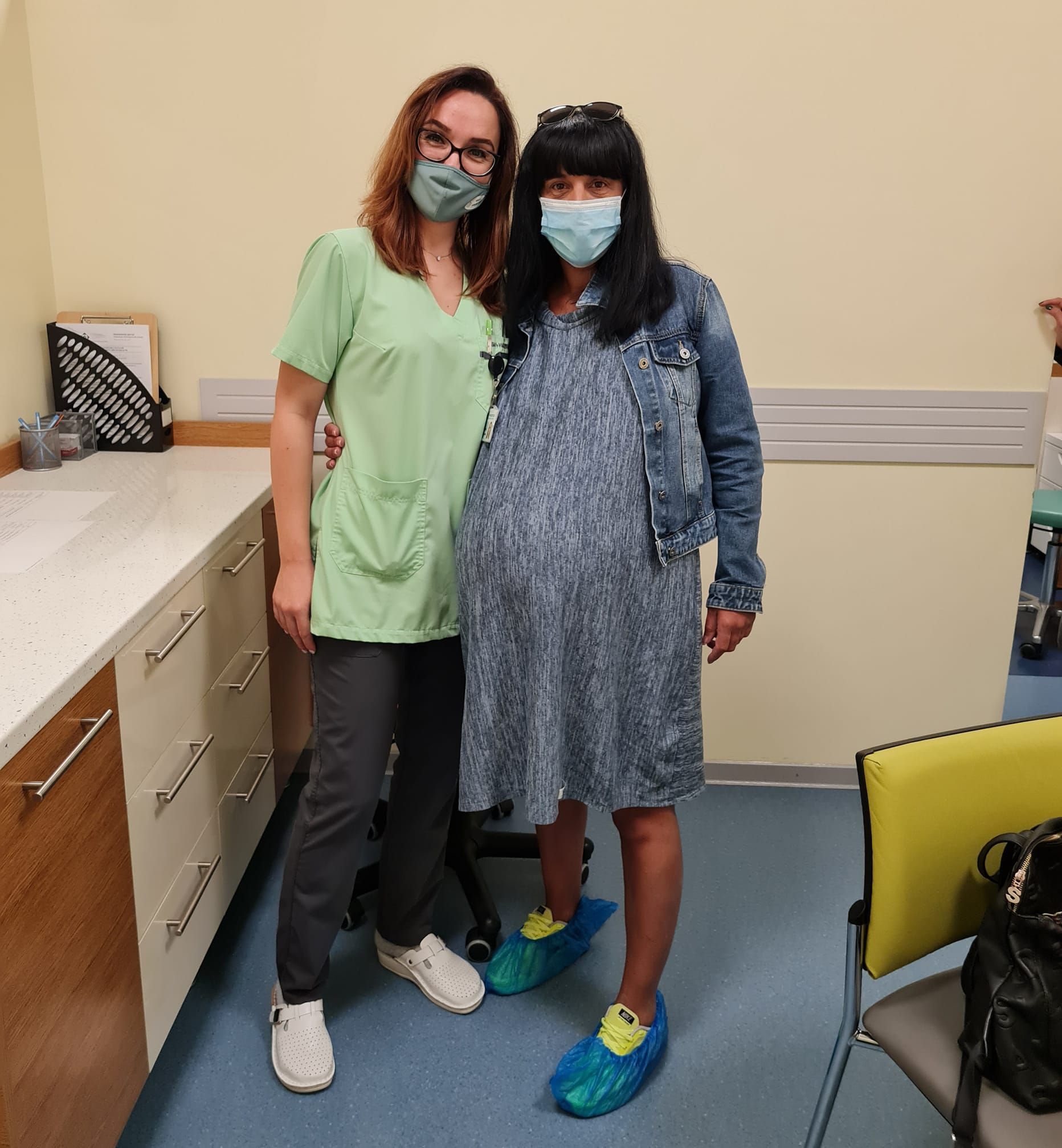 Д-р Чапанова с бъдещата майка