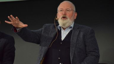Тимерманс е вторият политик от ЕК след Мария Габриел който