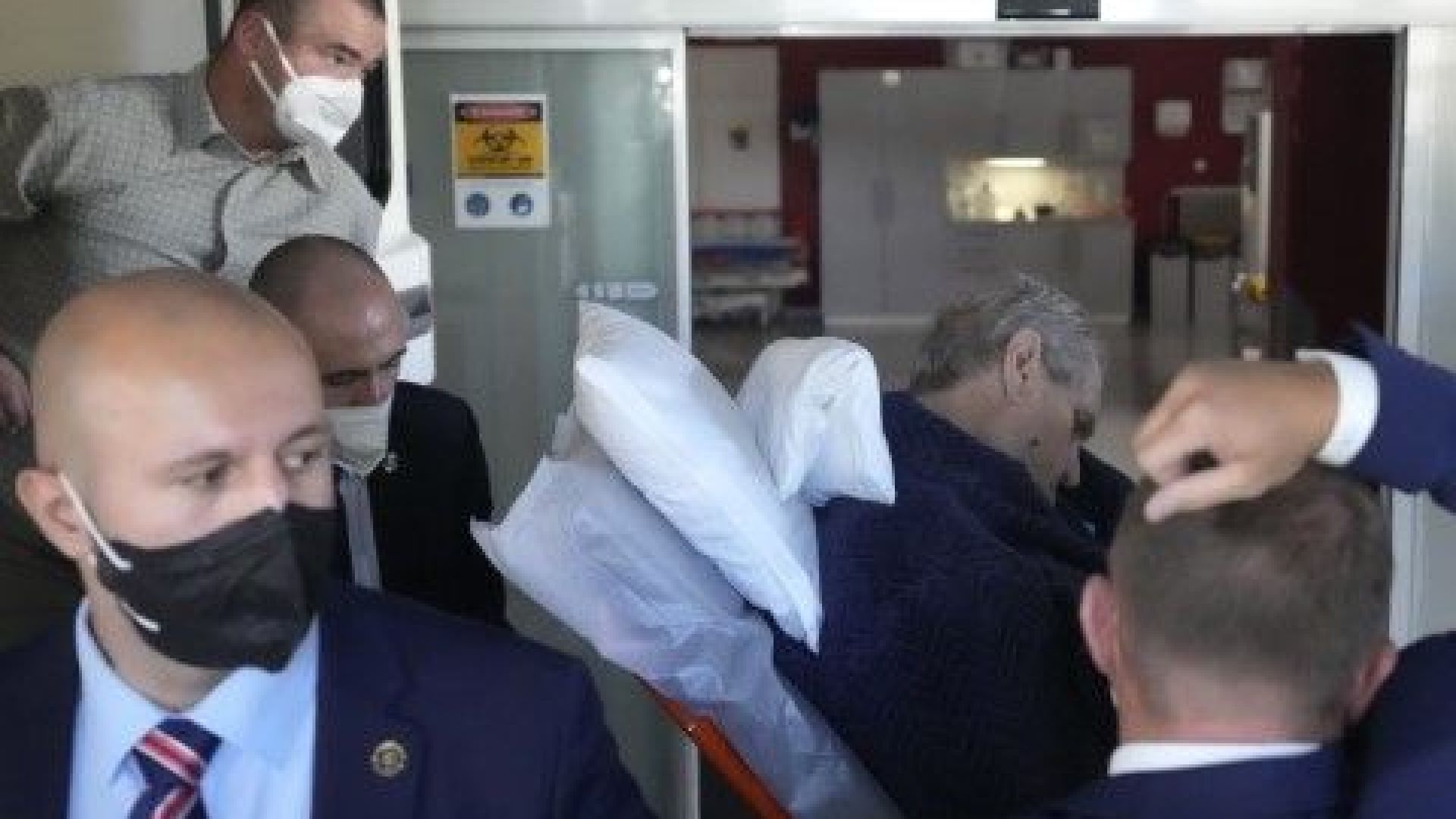 Изписаха чешкия президент след повече от 6 седмици лечение в болница