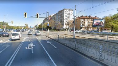 Заради реконструкция на трамвайния релсов път по булевард Цар Борис III