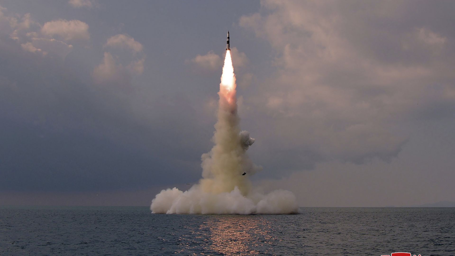 Пхенян извърши успешен тест на балистична ракета, изстреляна от подводница
