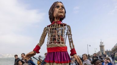 На 3 ноември след като измина 8000 километра прекоси 65