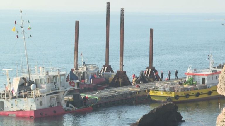 Специалната платформата, на която са инсталирани уредите за разтоварването на