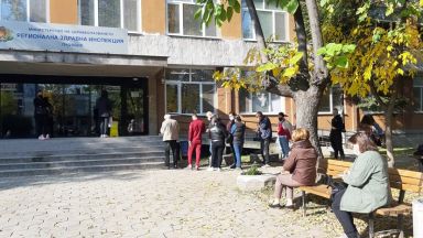 Област Пловдив влезе в тъмночервената COVID зона след като заболеваемостта