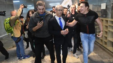 Няколко протеста се събраха пред сградата на Здравното министерство в