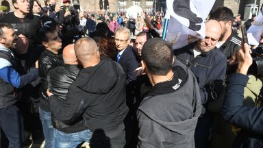 Има задържан за инцидента при който беше нападнат министърът на