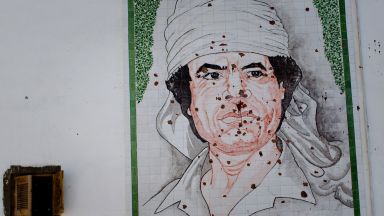 В деня на убийството на Кадафи портретът му пада от стената в един български кабинет