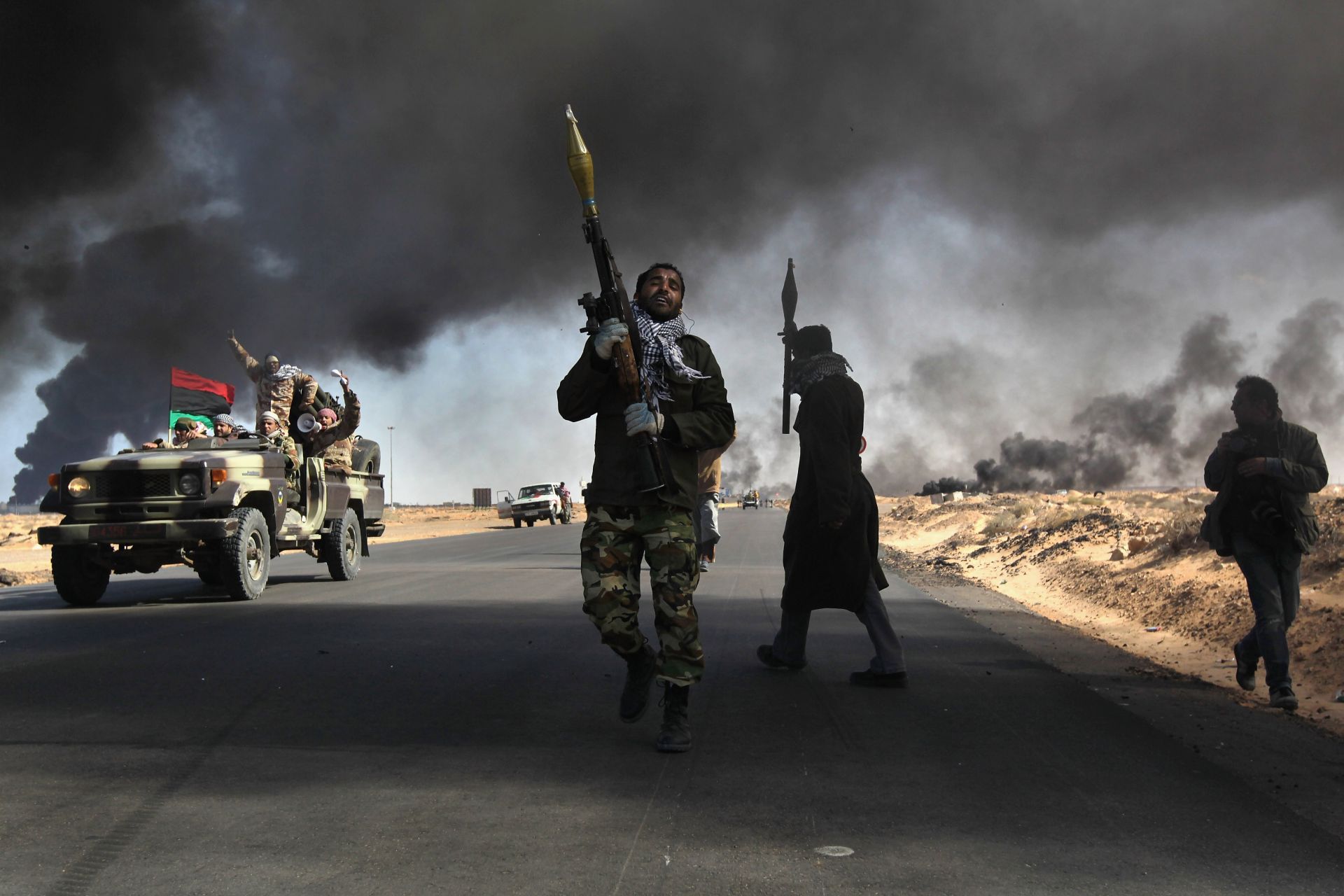 Гражданската война в Либия - въоръжените милиции се сражават с привърженици на Кадафи