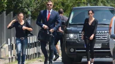 Имената на бившия евродепутат Николай Бареков и съпругата му Мария