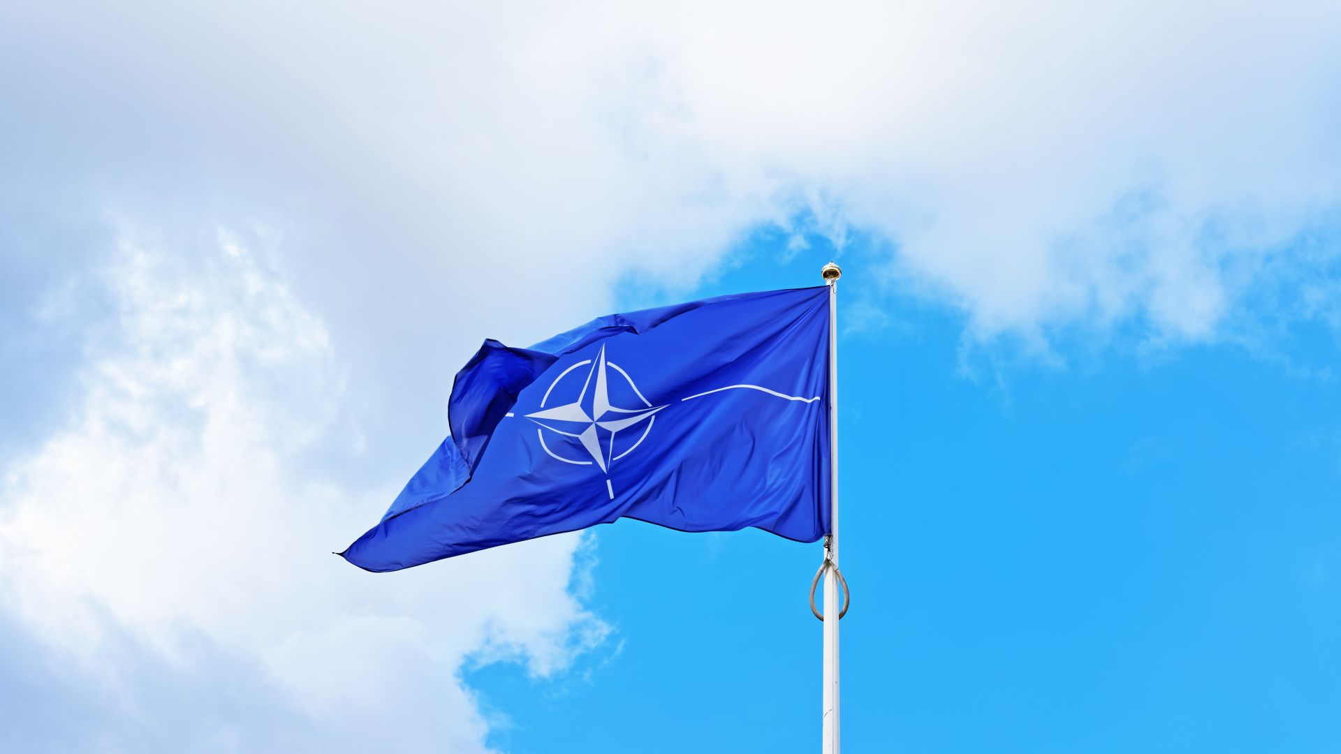 Военни министри от НАТО одобряват план за отбрана срещу атака от Русия