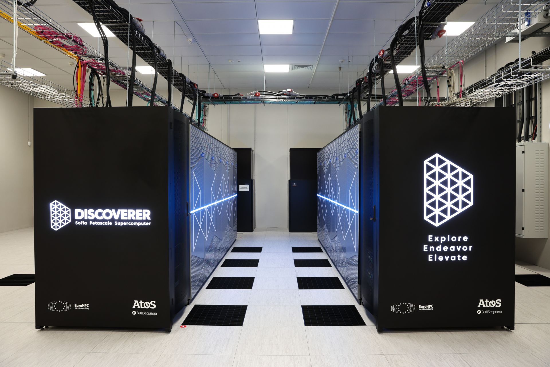 Българският суперкомпютър Discoverer