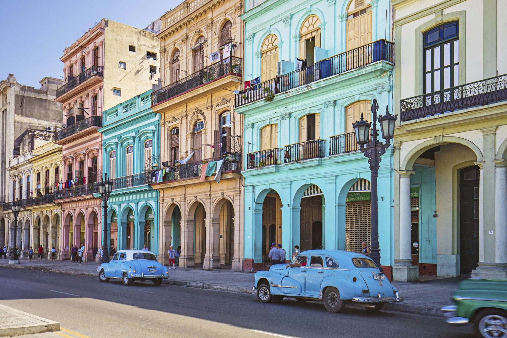 Колониалните сгради и старите коли са едно от най-сниманите неща от туристите в Куба. 