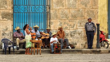 Кубинците гласуват за парламент днес Това е част от процеса