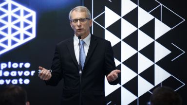 Докато аз съм министър задължителна ваксинация в образователната система няма