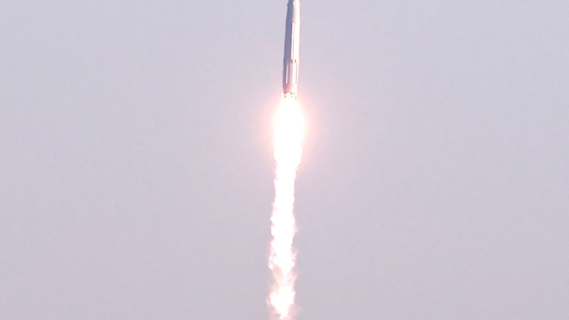 Южна Корея изстреля първата си космическа ракета