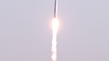 Южна Корея изстреля първата си космическа ракета