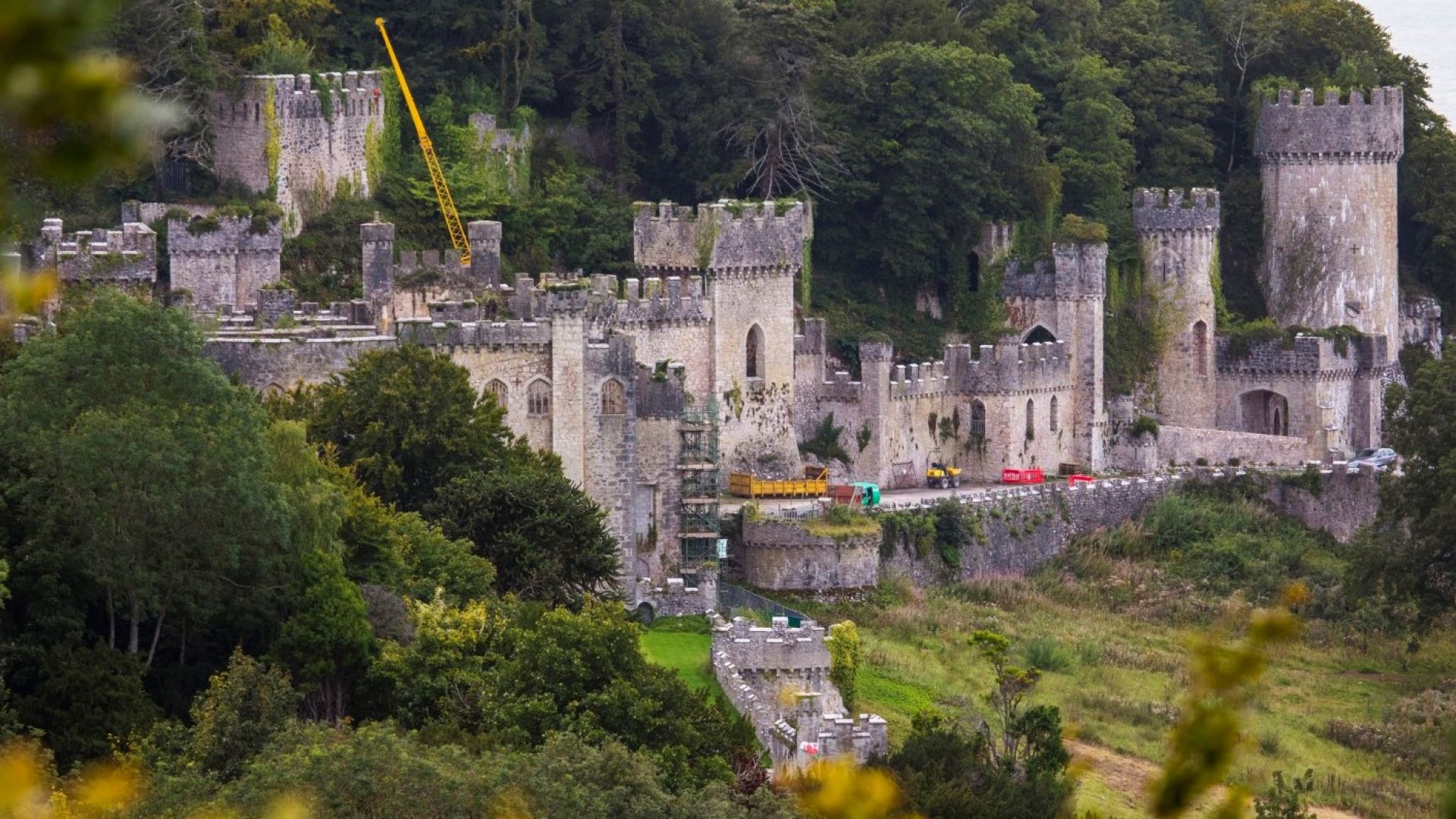 Този изоставен 200-годишен замък в Уелс си има собствен призрак