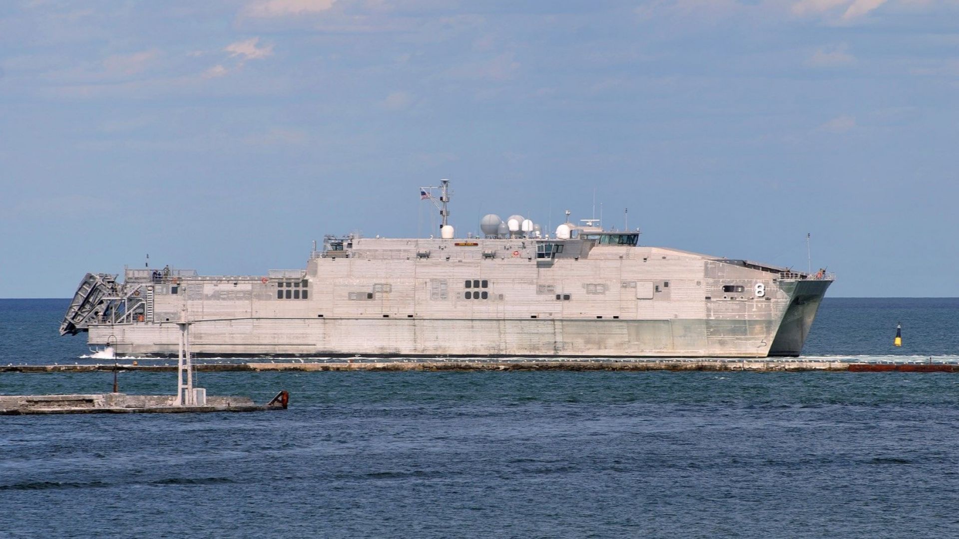 Свръхмодерен американски военен кораб акостира на гръцкото пристанище в Александруполис