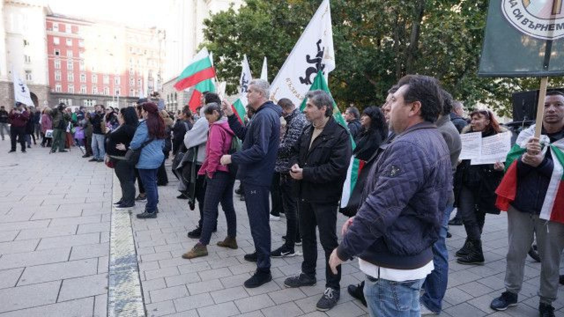 Протест пред Президентството заради новите COVID мерки, демонстрации имаше и в цялата страна 
