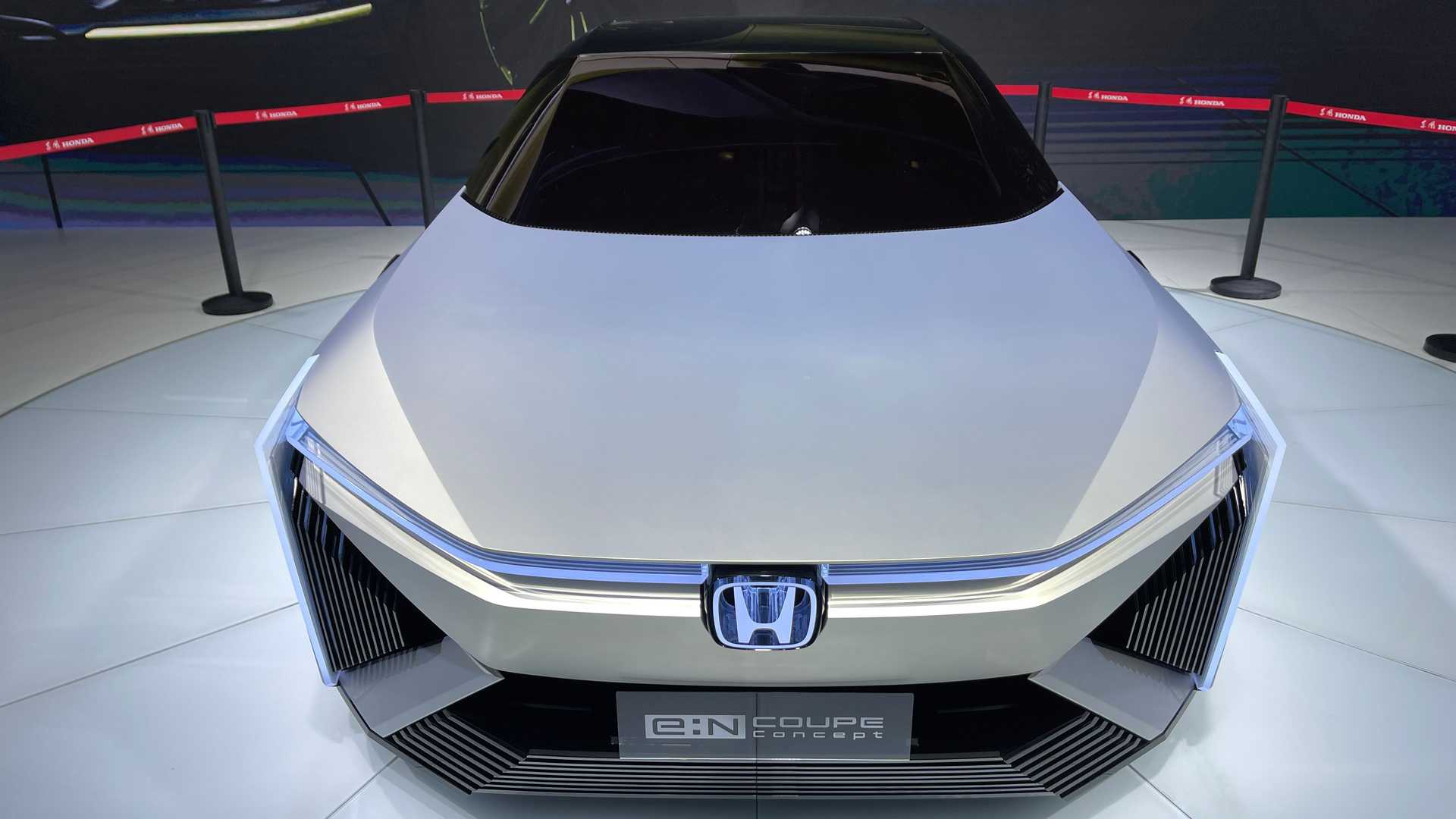 Honda показа своята версия на Tesla Cybertruck