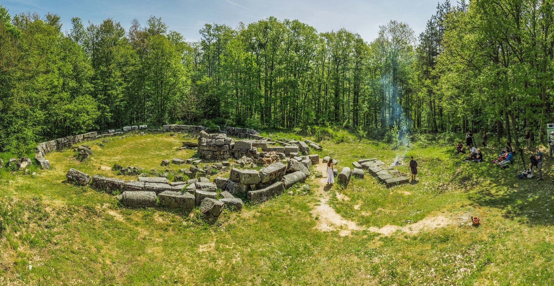 Мишкова нива се намира недалеч от Гробницата на Бастет в Странджа