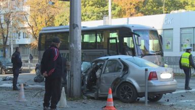 Шофьор е тежко пострадал и в състояние на кома след