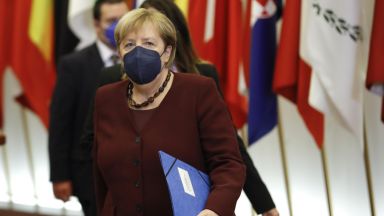 Разделяне с властта скандали проблеми произтичащи от пандемията международни кризи