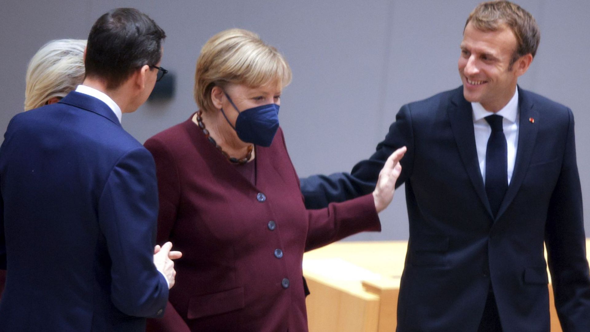 Европейските лидери се сбогуваха с Ангела Меркел с емоционално видео (снимки/видео)