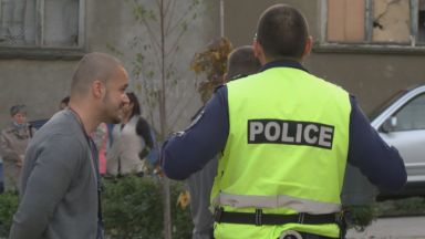 Жители на Сухиндол излязоха на протест пред училището в града