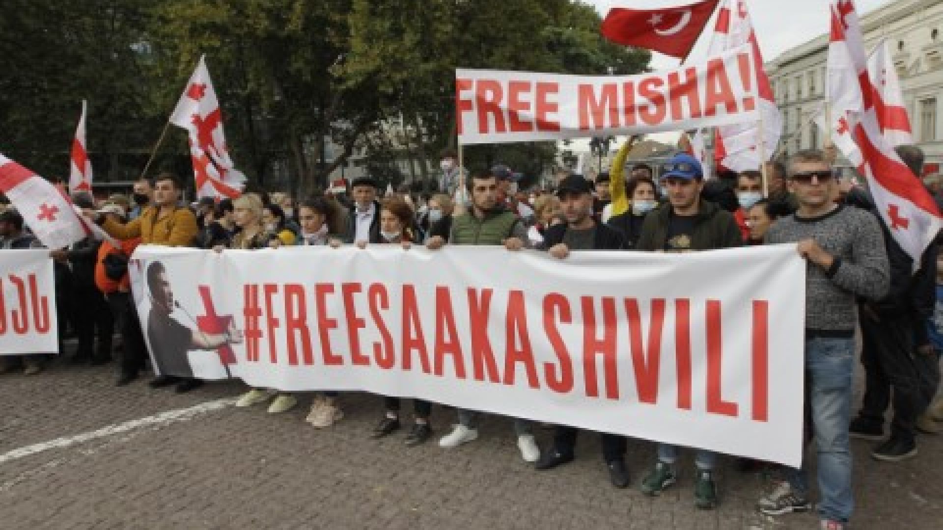 Преляха кръв на обявилия гладна стачка в затвора Михаил Саакашвили