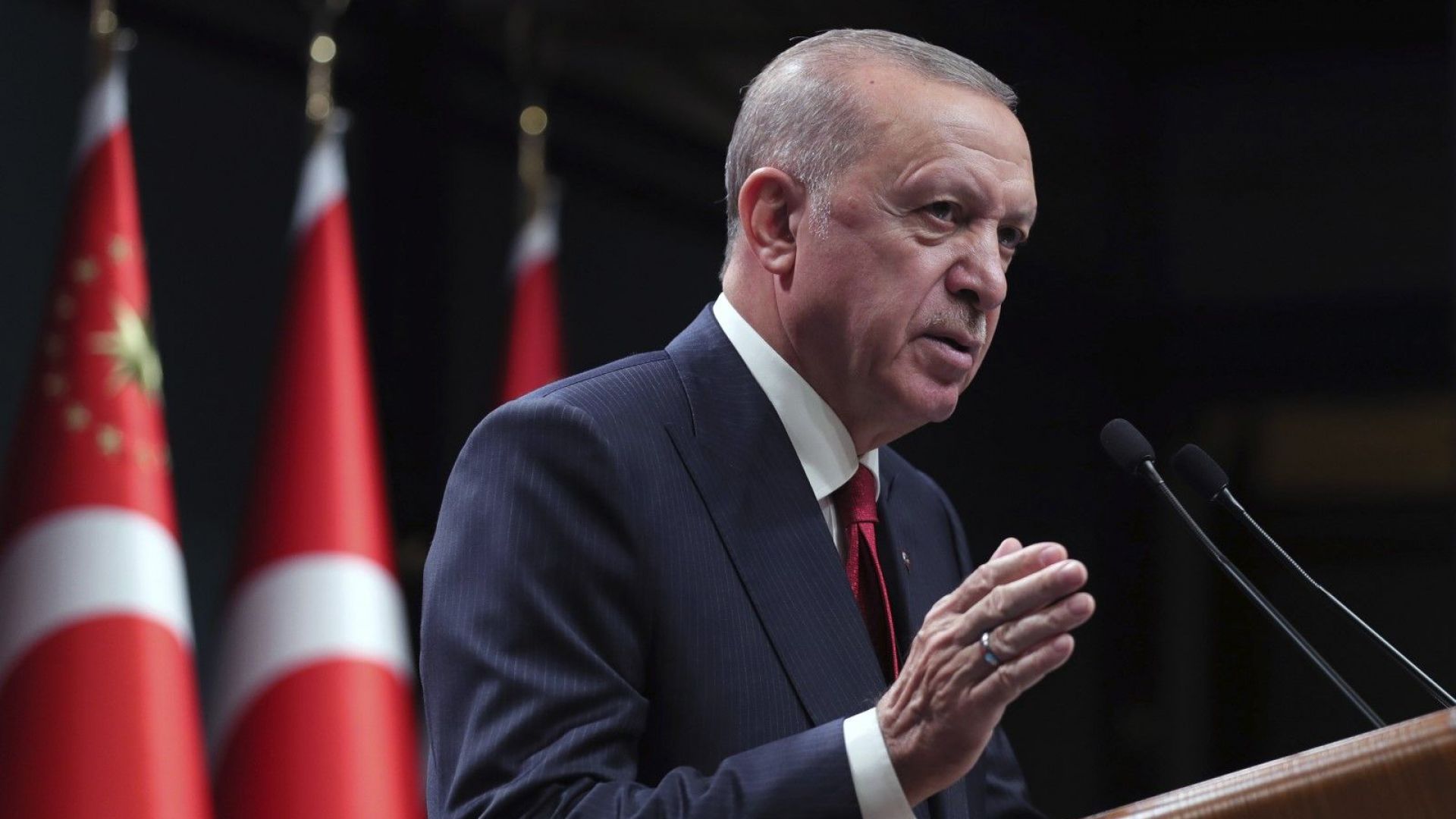 Ердоган: Външни сили се опитват да спират развитието на Турция