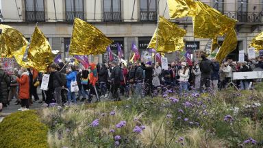 Германската полиция съобщи днес че е спряла за проверка група