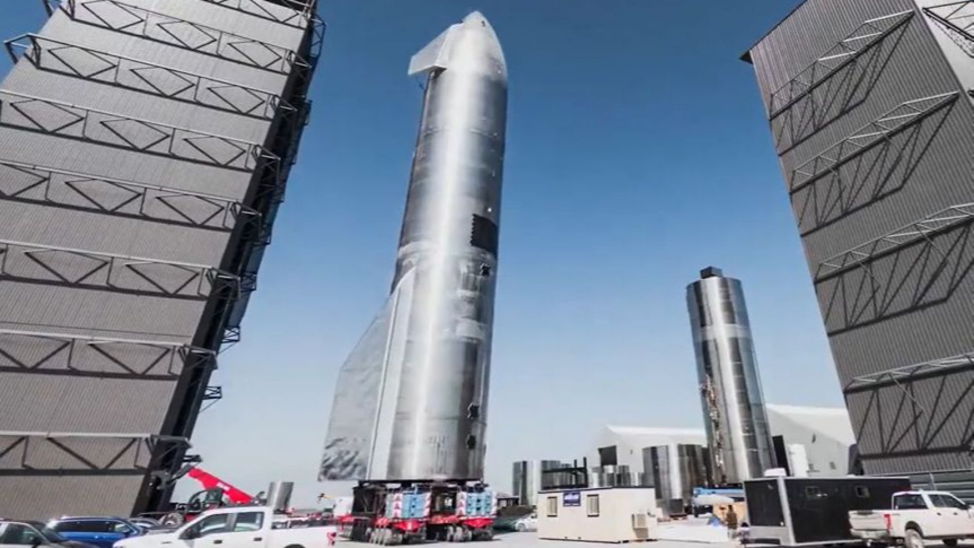 SpaceX разкри подготовката за тестове на космическия кораб Starship (видео)
