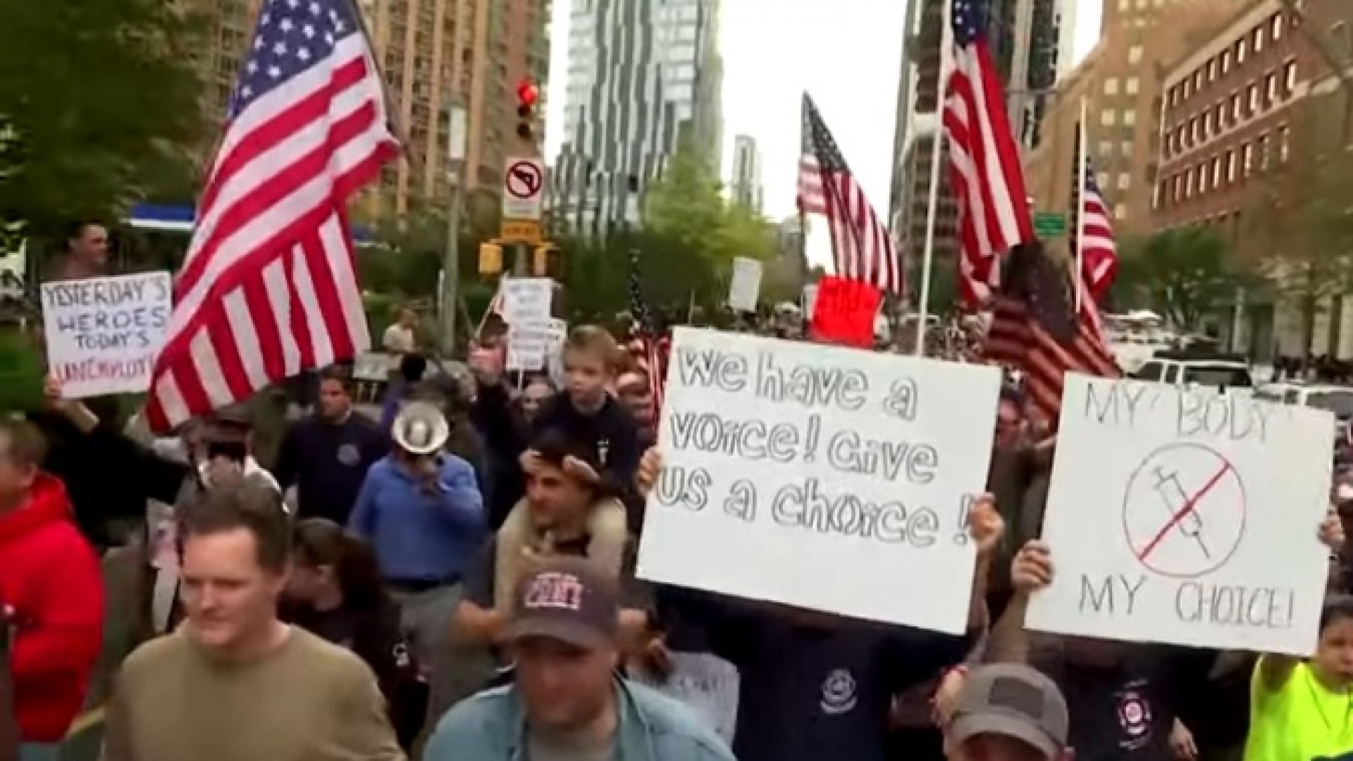 Нюйоркските пожарникари се вдигнаха на протест срещу задължителната ваксинация (видео)