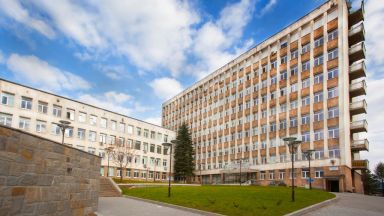 40 годишен пациент на смолянската МБАЛ Братан Шукеров се хвърли от