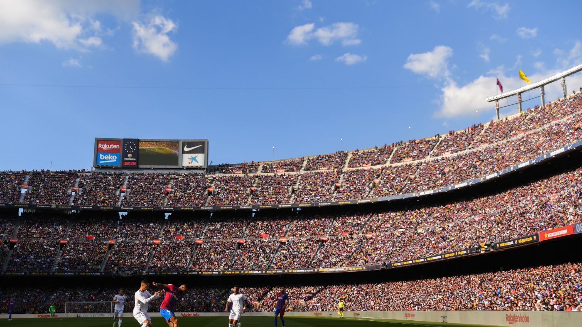 Кои са най-посетените мачове по света след отварянето на стадионите?