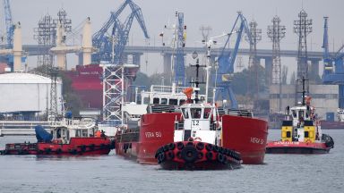 След 36 дни край скалите и няколко неуспешни опита за