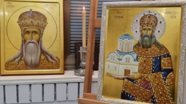 Икона с образа на сръбския св крал Стефан Милутин е